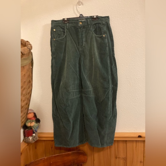 FREE PEOPLE Good Luck corduroy barrel pants, size 29 - Picture 3 of 8